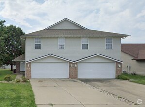 Building Photo - 100-102 Eagle Ridge Dr