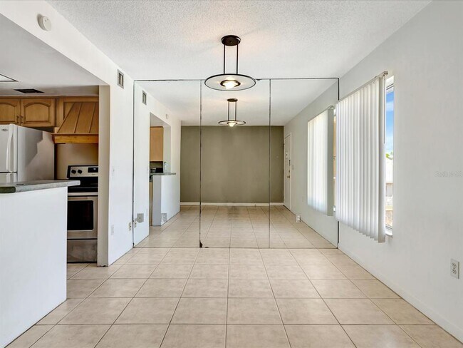 Foto del edificio - 9960 5th St N