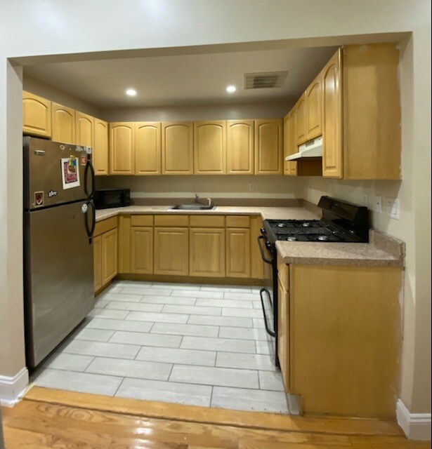 Kitchen - 1727 Broadway