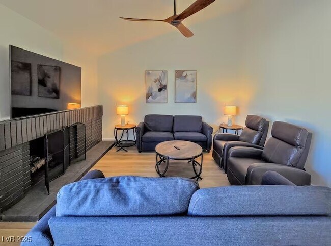 Foto del edificio - 3113 Black Forest Dr
