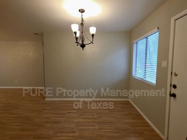 Foto del edificio - 8508 Romney Rd