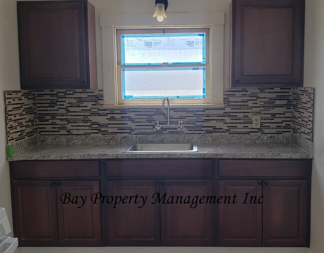 Foto del edificio - Remodeled 2 bedroom, 1 bathroom house- clo...