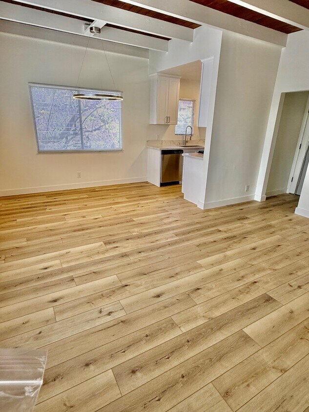 Foto principal - 12120 Rochester Ave