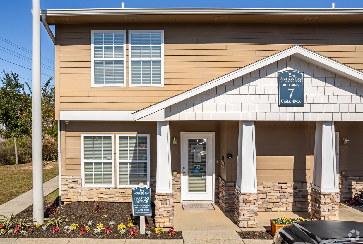 Lifestyle at the Bay Apartments 12450 Three Rivers Rd Gulfport, MS