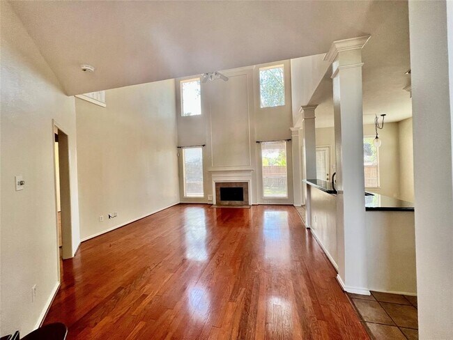 Building Photo - 3615 Glenhill Dr