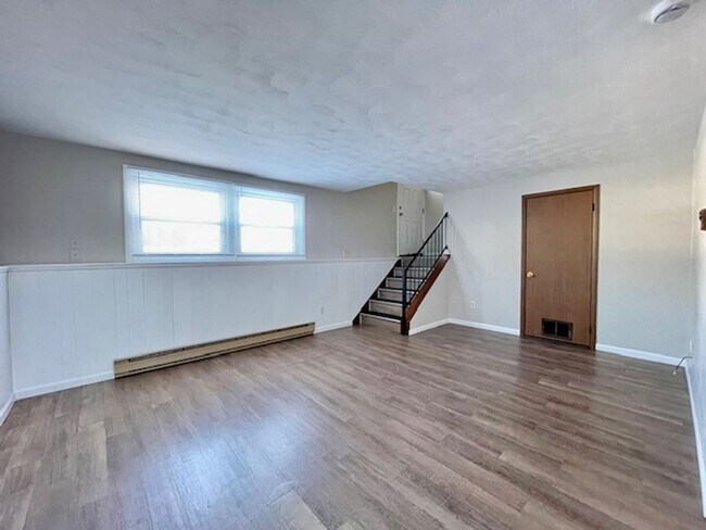 Foto del edificio - SPACIOUS 2 Bedroom Duplex Available!