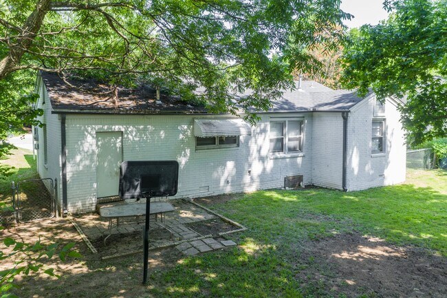 Foto del edificio - FREE MONTH RENT! Freshly Updated 3 Bedroom House