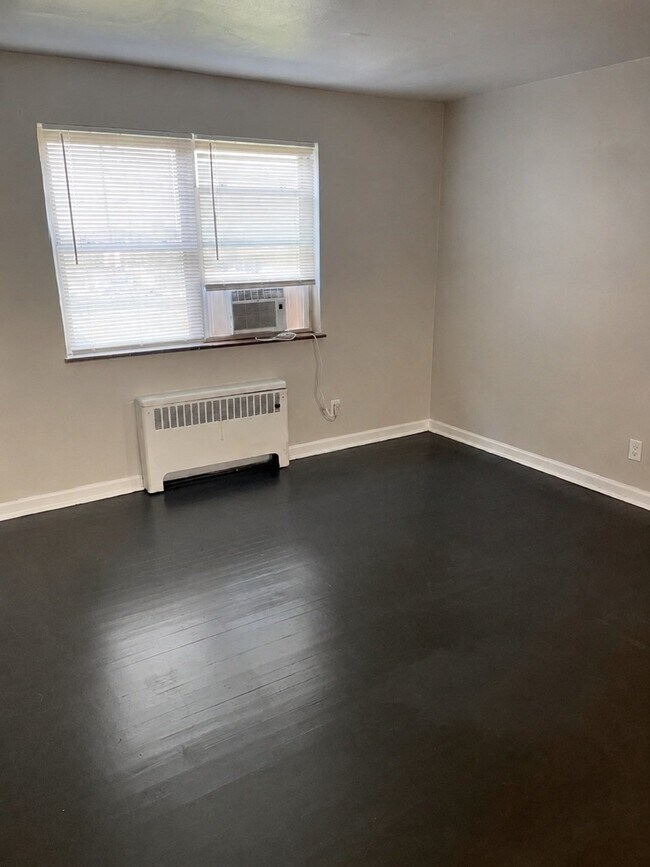 Building Photo - 1607 Asmann Ave