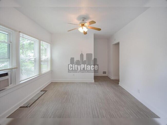 Foto del edificio - 3261 Carrollton Ave