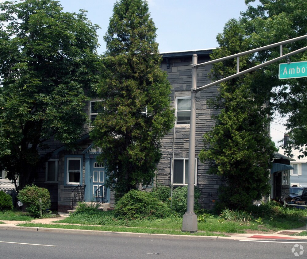 Primary Photo - 256-258 Amboy Ave