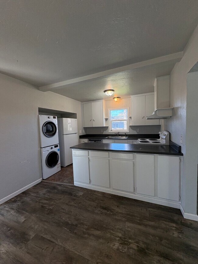 Foto del edificio - 3 Bedroom/ 2 Bath Medford Rental Available in Quiet Medford Neighborhood