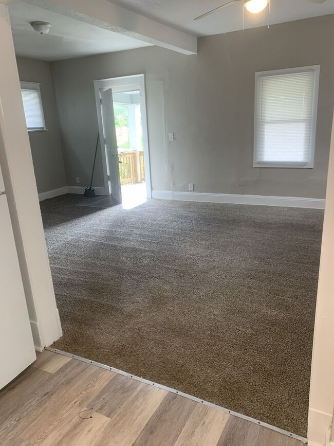 Building Photo - Single Family Home in KC
