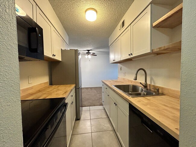 Foto del edificio - $0 DEPOSIT OPTION. STUNNING 2BED/1BATH CONDO IN HIGHLINE MEADOWS
