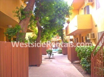 Foto del edificio - 21812 Roscoe Blvd