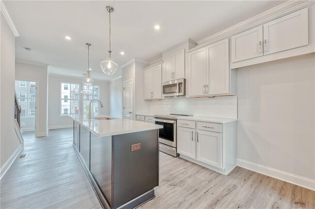 Building Photo - 2633 Creekside Dr NW