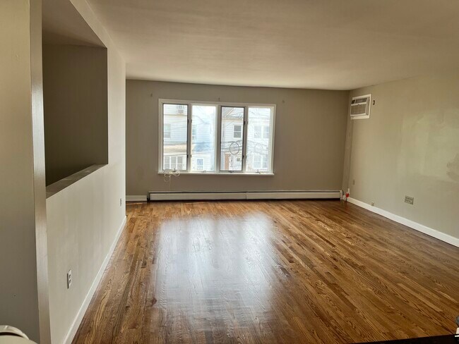 Building Photo - 48 W 46th St