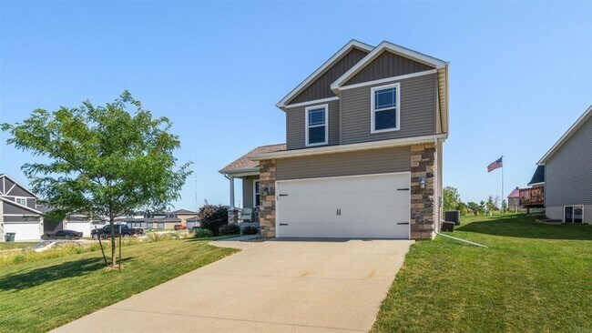 Building Photo - Move-In Ready Home with an Excellent Location