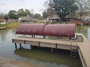 Building Photo - 12823 Point Dr