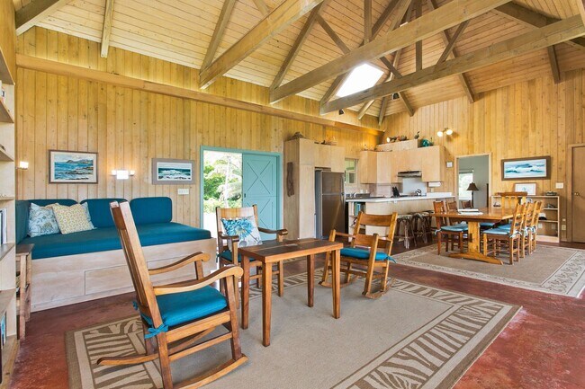 Foto del edificio - Oceanfront Cottage w/Panoramic Views, Yard...