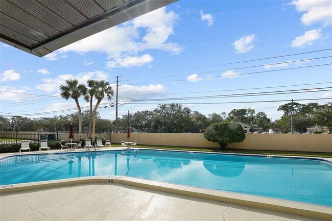 Building Photo - 2679 Sabal Springs Cir