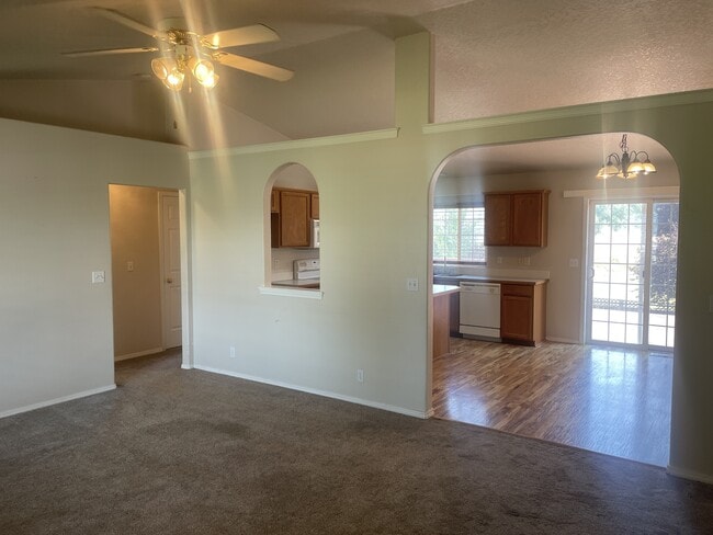 Building Photo - 518 Cornwall Way