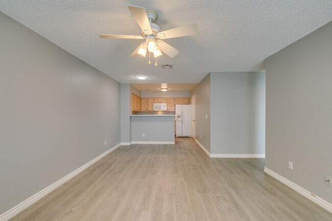 Foto del edificio - 2117 Willowbury Dr