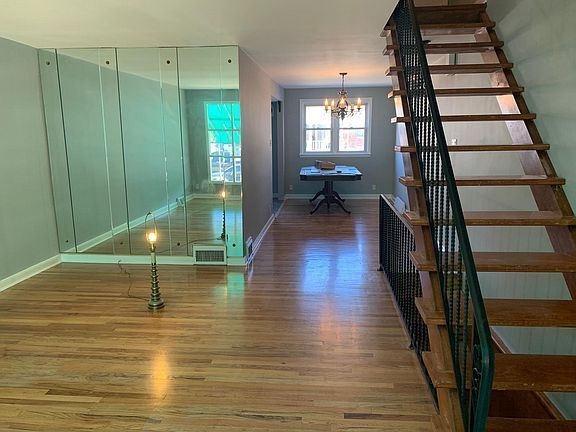 Building Photo - Beautiful 3 Bedroom House With Basement