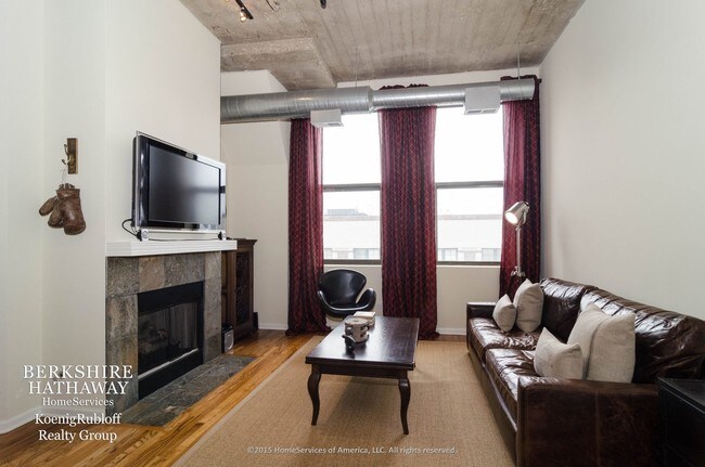 Building Photo - 758 N Larrabee St