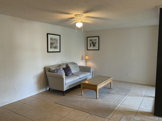 Building Photo - 950 Lavers Cir