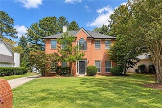 Building Photo - 10950 Pinehigh Dr