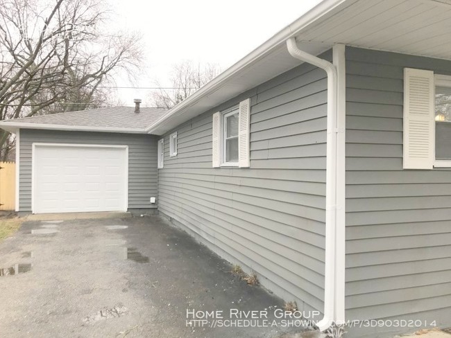 Building Photo - 4105 Downes Dr