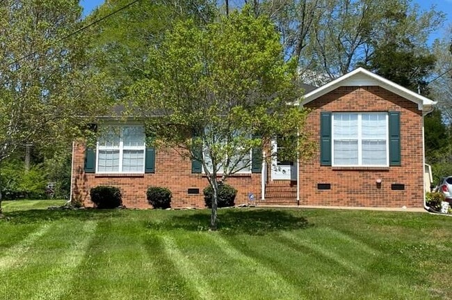 Building Photo - 828 Mulberry Dr