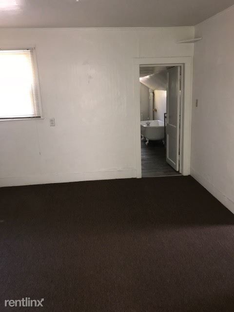 Building Photo - 701 E Isabella Ave