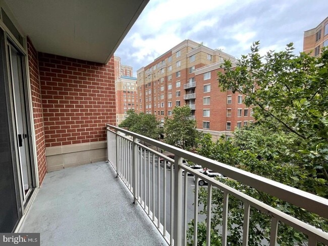 Building Photo - 820 N Pollard St