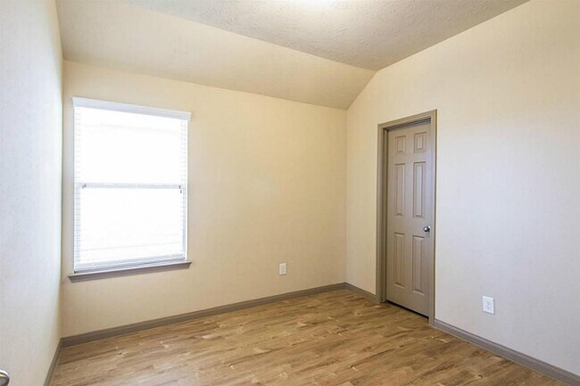 Foto del edificio - 5611 Long Arbor Ln