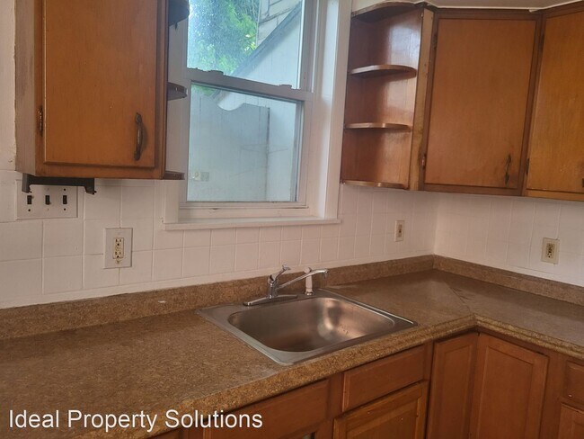 Foto del edificio - 3 br, 1.5 bath House - 1625 W 4th Street