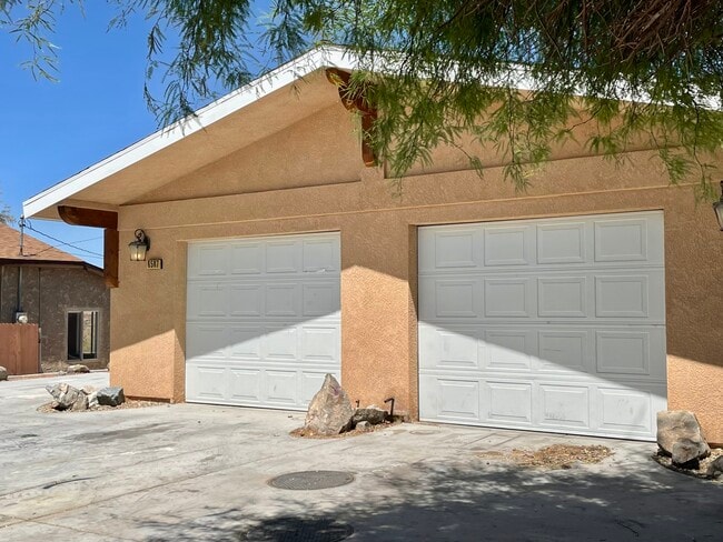 Foto del edificio - 6587 Oasis Ave