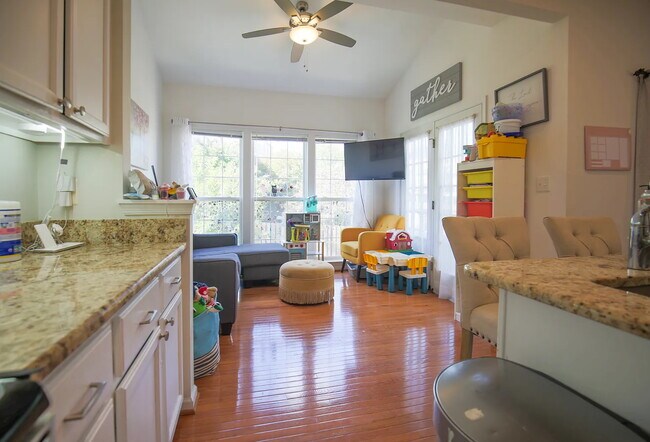Foto del edificio - 14331 Stonewater Ct