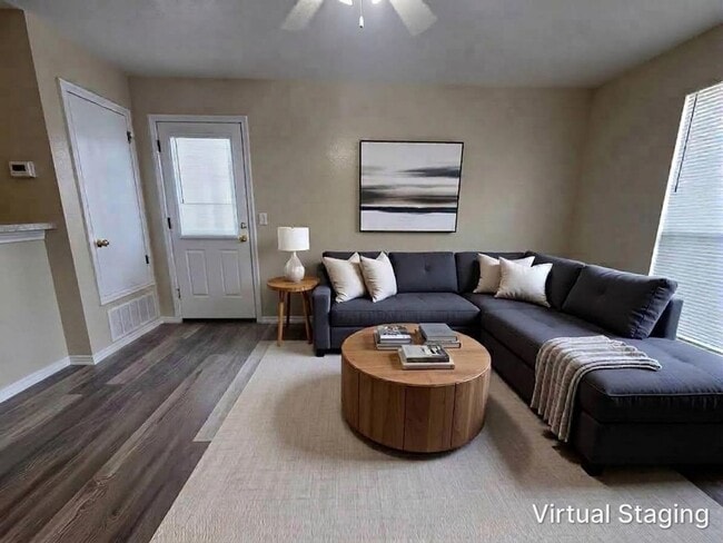 Building Photo - 4000 Doraine Ct