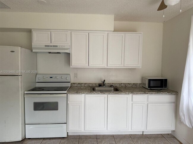 Foto del edificio - 1604 Cypress Dr