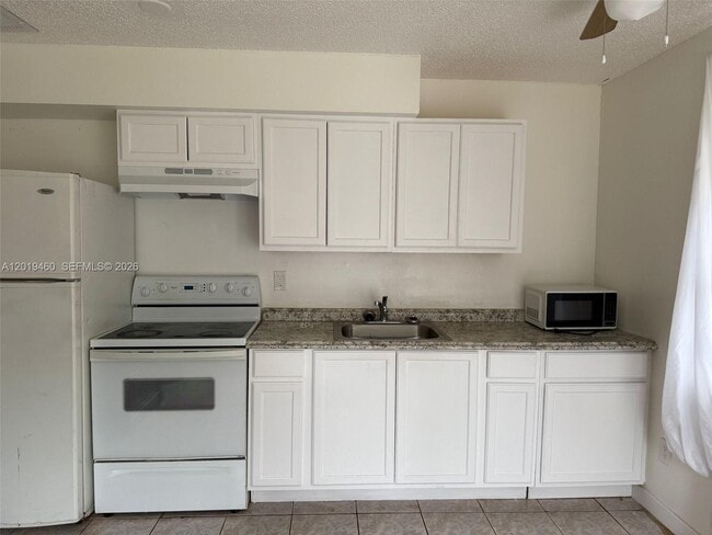 Building Photo - 1604 Cypress Dr