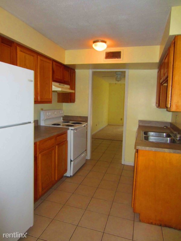 Building Photo - 3 br, 2.5 bath Townhome - 5590 Ironwood Ct.