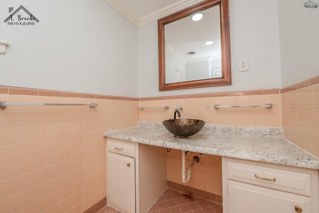 Foto del edificio - 2725 Devon Rd