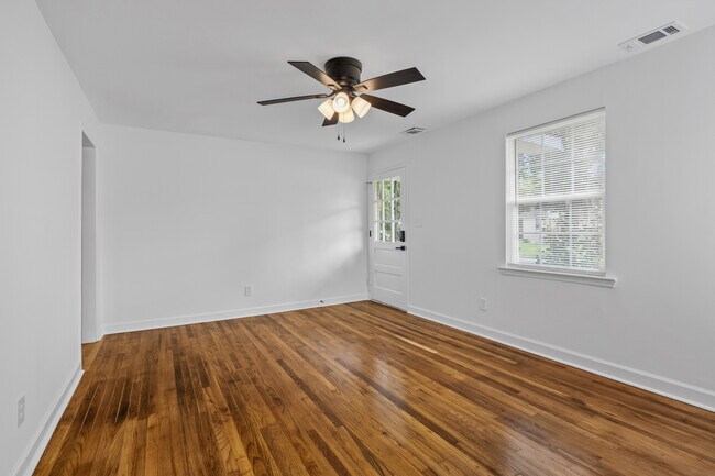 Foto del edificio - 12 N Parkwood Dr