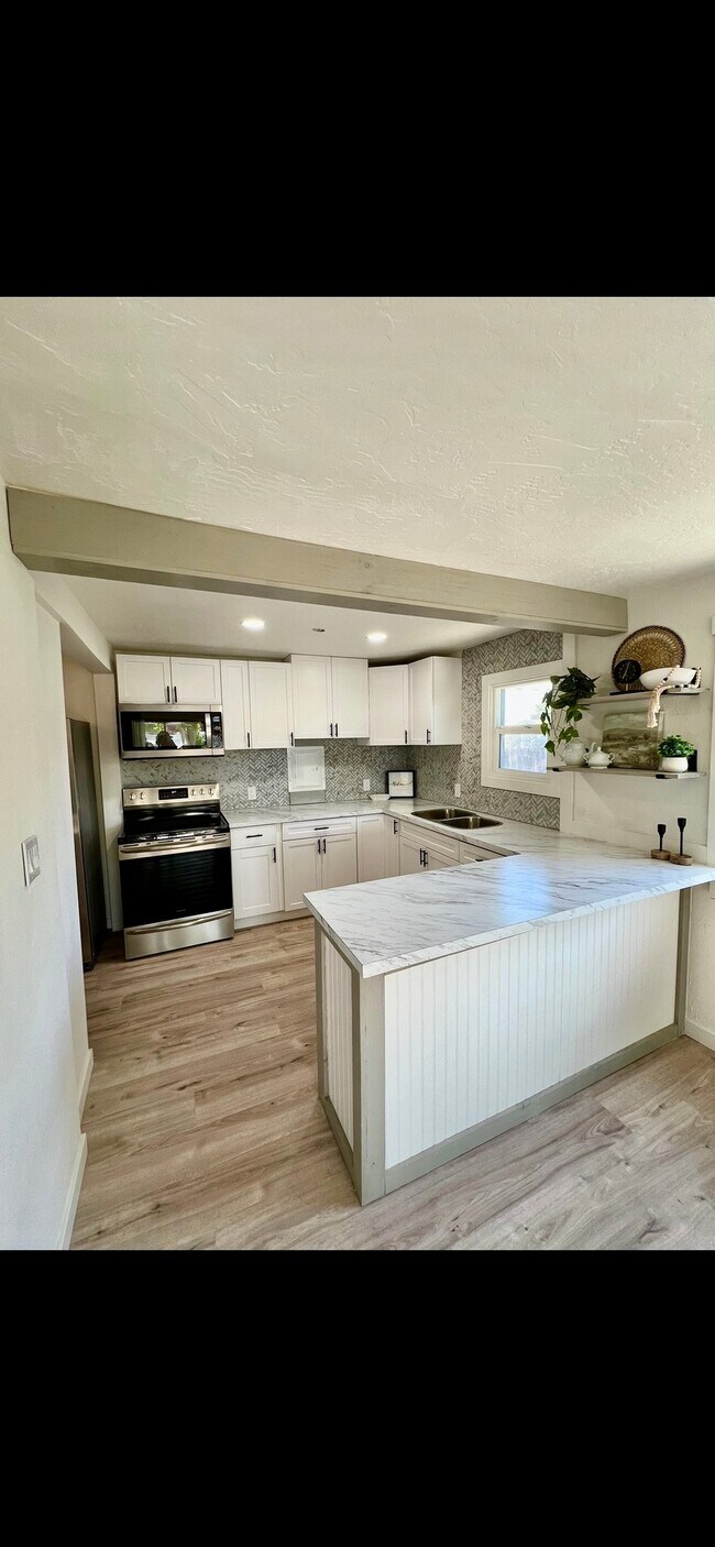 Building Photo - 1511 N 18th Ave