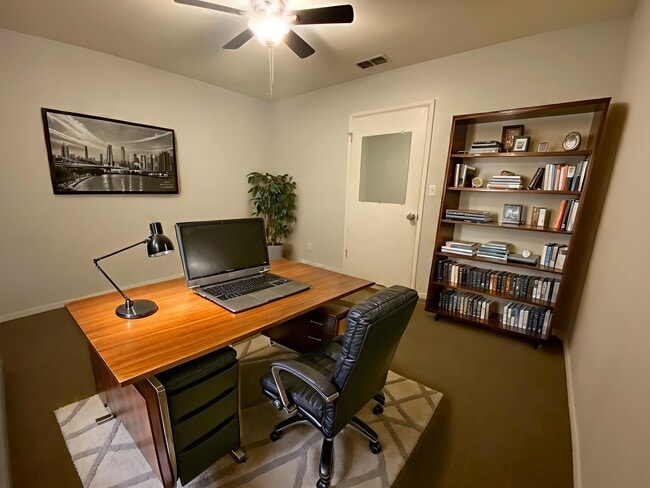 Building Photo - 4234 E Western Dr