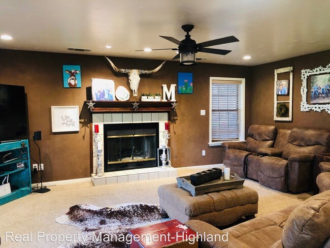 Building Photo - 3 br, 2.5 bath House - 1701 Bluebonnet Lane