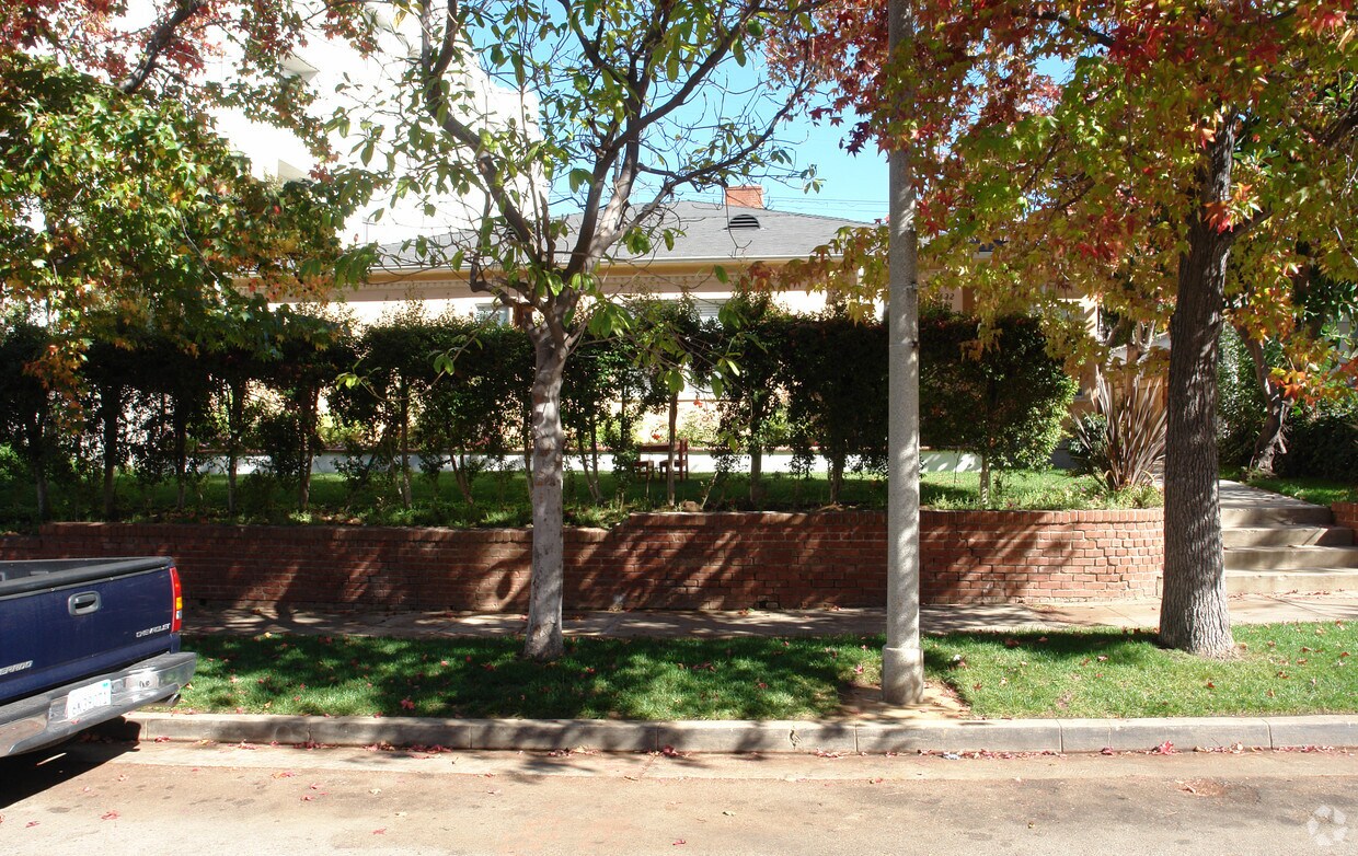 Primary Photo - 1422 Midvale Ave
