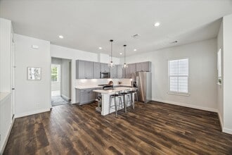 Building Photo - 5723 White Magnolia St.