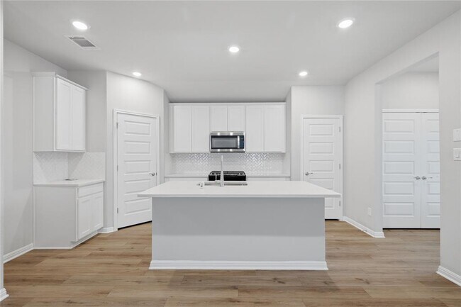 Building Photo - 126 Fairmeadow Downs Dr